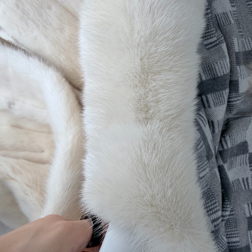 Elegant Ivory Mink Fur Coat -S/M - Picture 11 of 17